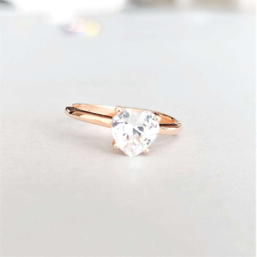 Anillo de plata para mujer con circonita en forma de corazón
