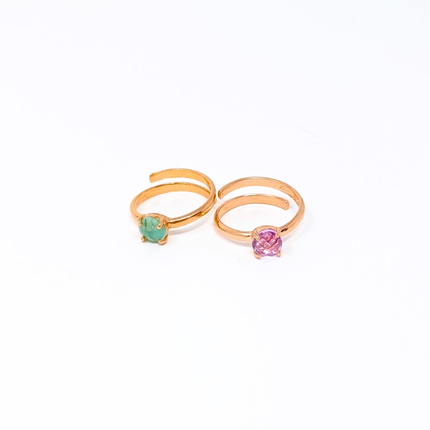 Anillo de plata con baño de oro con gema Esmeralda