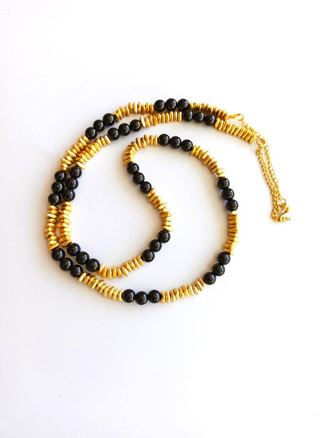 Collar largo con piedras onix y bronce sama