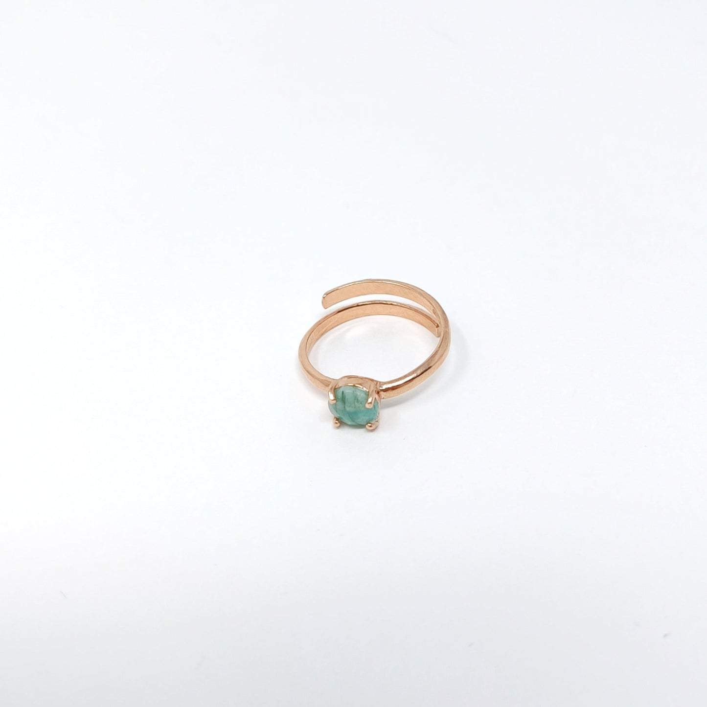 Anillo de plata con baño de oro con gema Esmeralda