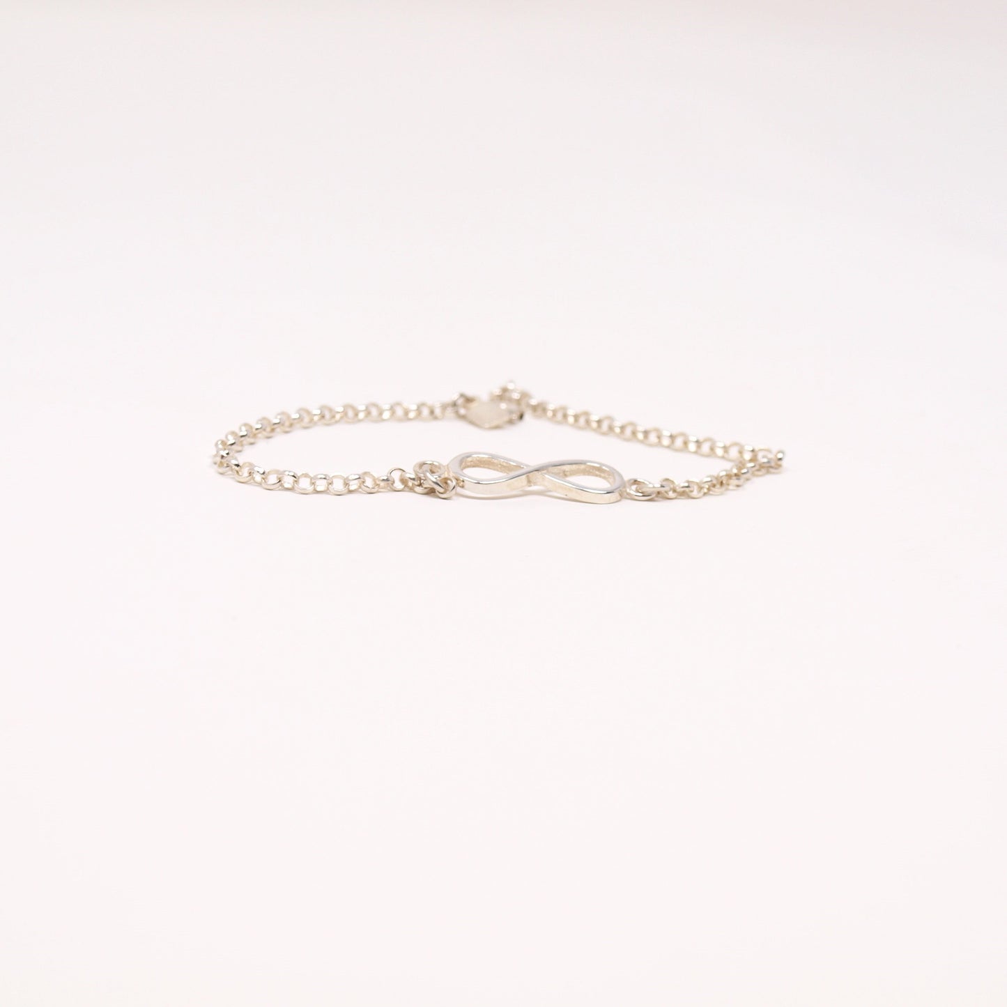 Pulsera de plata con colgante simbolo Infinito
