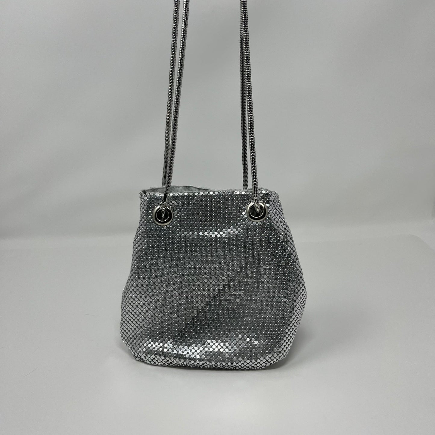 Bolso cubierta metálica color plata - Mooncolors.es