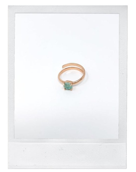 Anillo de plata con baño de oro con gema Esmeralda